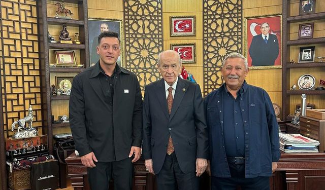 MHP Genel Başkanı Bahçeli, eski futbolcu Mesut Özil'i kabul etti