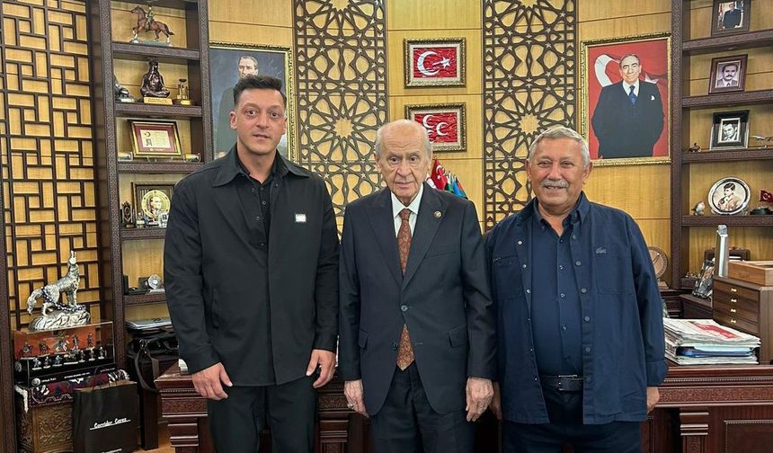 MHP Genel Başkanı Bahçeli, eski futbolcu Mesut Özil'i kabul etti